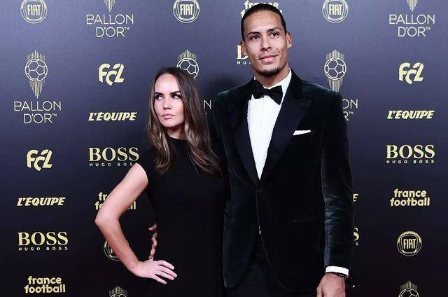 原创来认识一下利物浦和曼城的wag们从模特女王到金发女郎