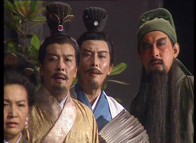 我们看关羽北伐的整个过程,刘备都没有说送点人马送点粮食,这也是够