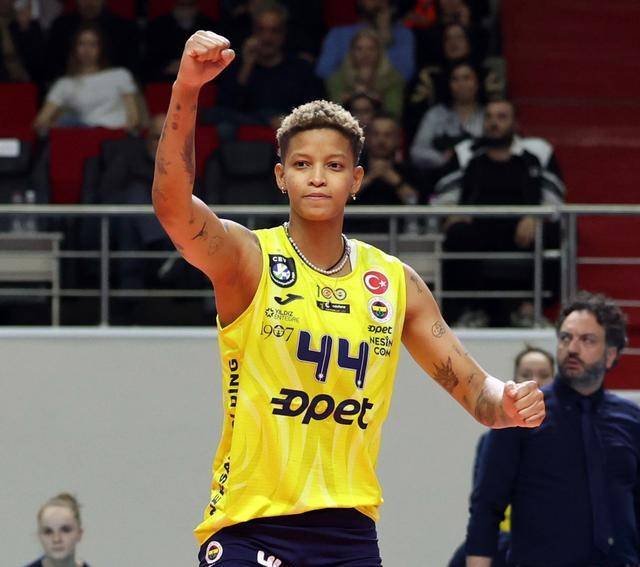 而土耳其航空的范赖克打出全场最高的32分,与队友奥兹索伊的精彩表现