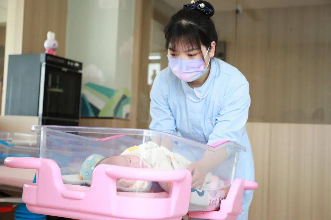 新生宝宝哭闹有三大原因教你几个安慰方法让宝宝乖乖听话