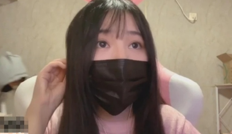 天眼查app显示,李幽子(糖小幽)共关联4家企业,其中太仓金咕咕电子商务