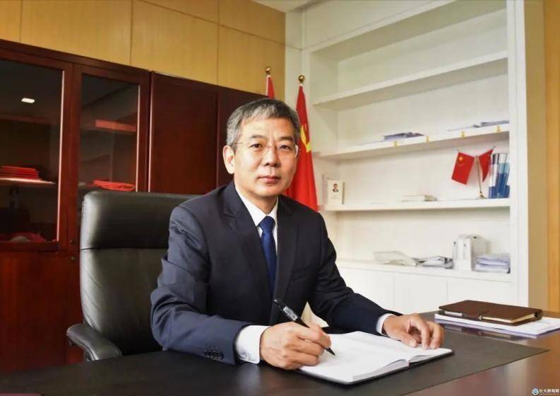 冯专马晓勇在长大石油工程学院,一代代石油人赓续"石油血脉",切身保障