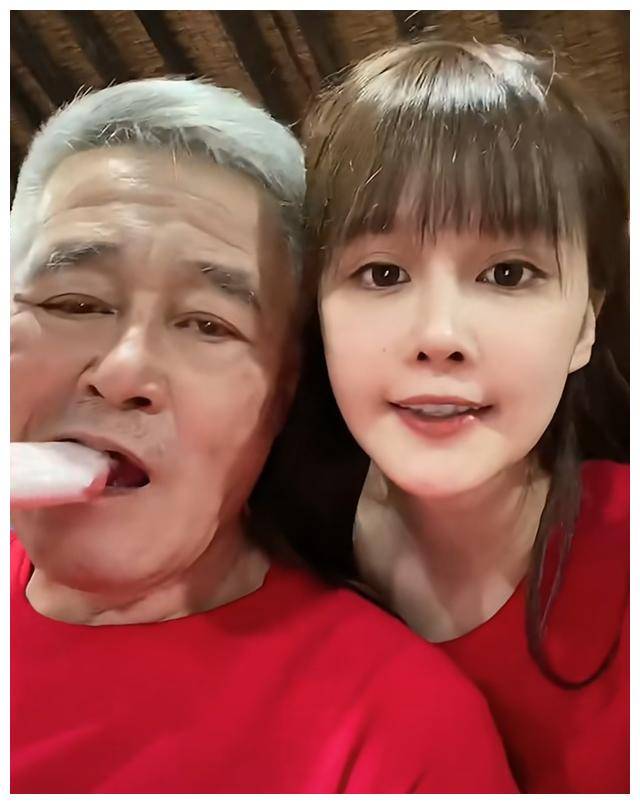 赵本山外孙照片首曝,球球沿袭爷爷风格,基因完美闪现_赵珈萱_赵大叔