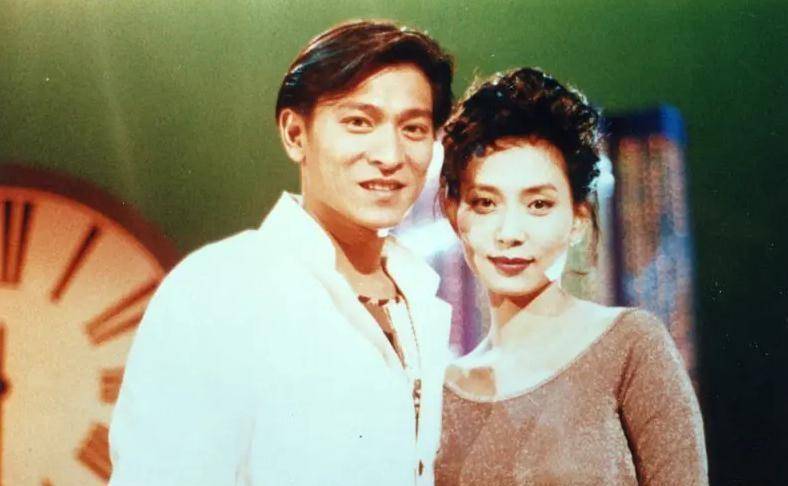 18岁,邝美云接到一个大客户,这人就是远东集团的少东家邱达成,没有