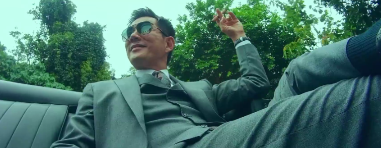 在演艺生涯的早期,任贤齐参与了多部港片的拍摄,通过在《大事件》