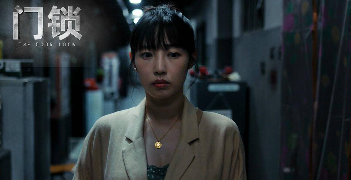 这个人就是许晴,她出生在北京大院,家中从爷爷开始,军政两界都有很深