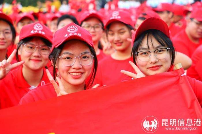 青春向党 学以报国 建水实验中学举行爱国主义教育主题活动-建水实验分校