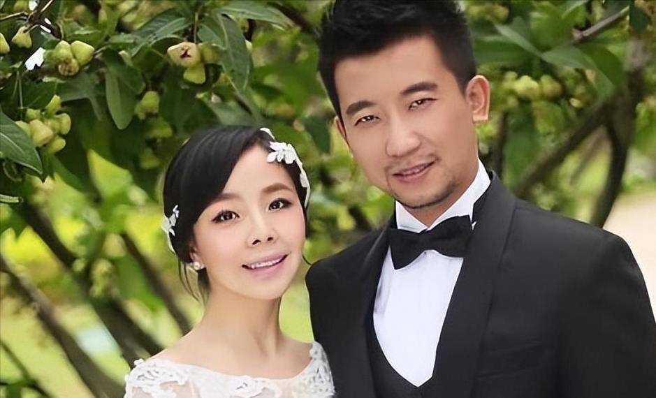 王二妮:凭《星光大道》走红,放弃百万年薪下嫁农村小伙,怎样了_李飞