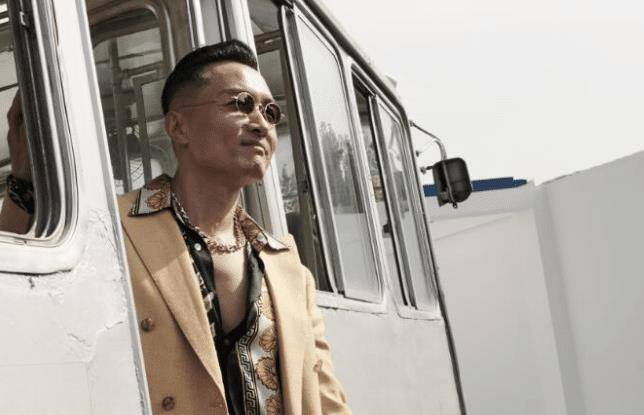 原创以硬汉形象被熟知一个非常低调的演员他就是贾宏伟