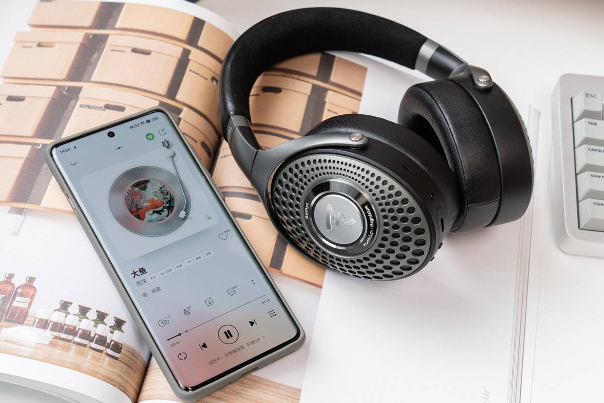 原创法国劲浪focalbathys深海潜艇蓝牙乌音乐发烧友的耳机新宠