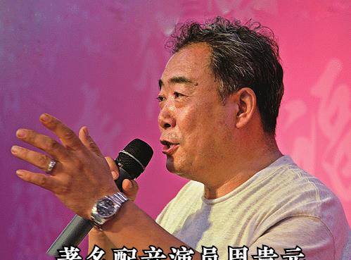 优势的脸而直接进入娱乐圈,周晓鸥的父亲就是著名"语言千面人"周贵元