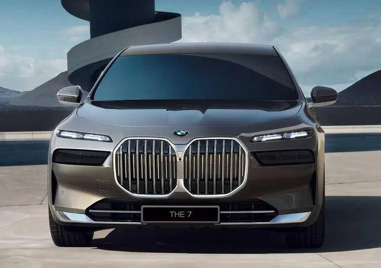 "双肾"变"巨肾",回顾宝马7系迭代史,为何格栅越