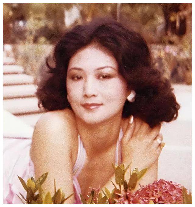 港剧第一贵妇,她一婚嫁富商,二婚嫁医生,如今78岁腰围仅66厘米_苗金凤