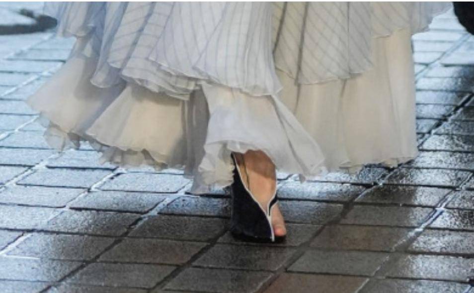 原创巴黎时装周怼脸生图明星纷纷出糗没了滤镜年龄感就出来了