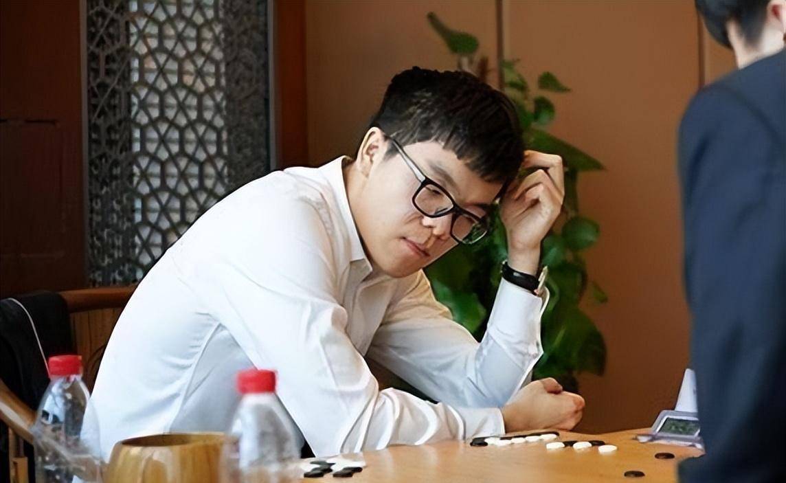 第二台,党毅飞九段战胜陈正勋八段;第三台,谢尔豪九段战胜黄静远五段