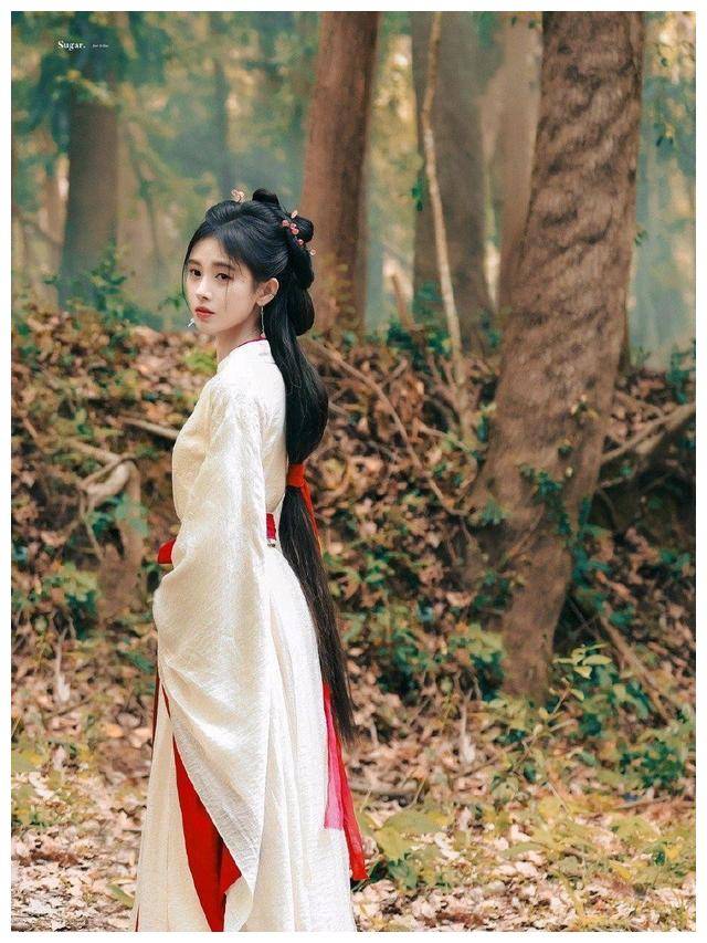 原创鞠婧祎演绎双王情感大戏挑战演技高空滑行超预期表现