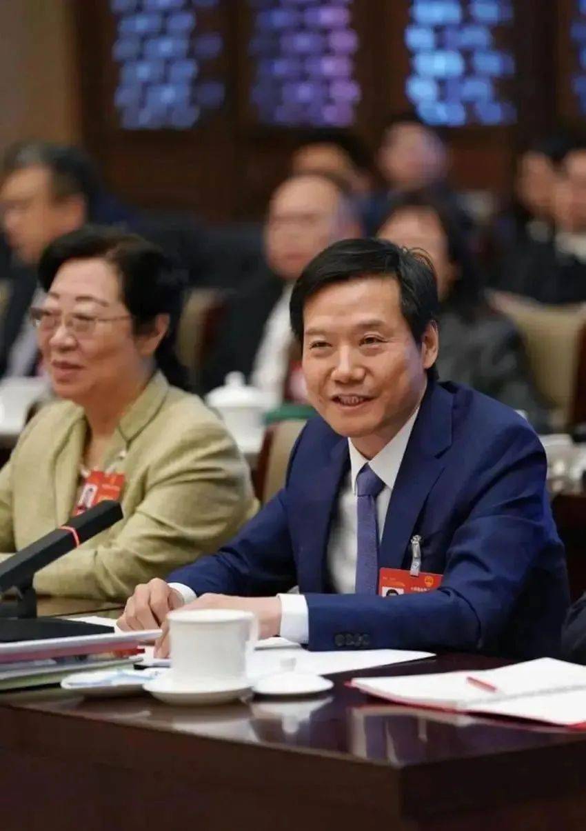 两会自动驾驶热点提案加快立法加速自动配送车商用允许夜间无人驾驶