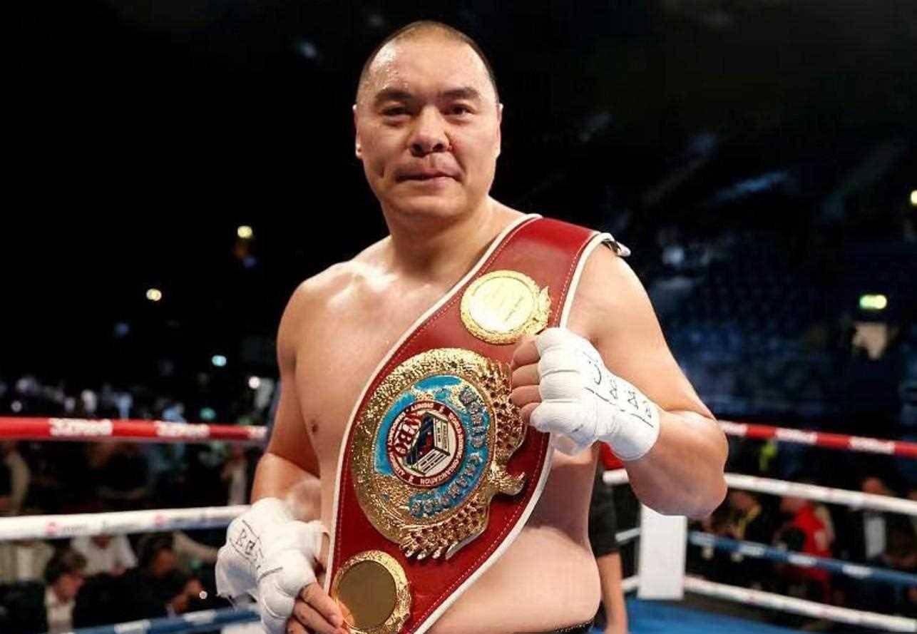 张志磊夜游沙特,偶遇帕克,对方故意闪避目光!