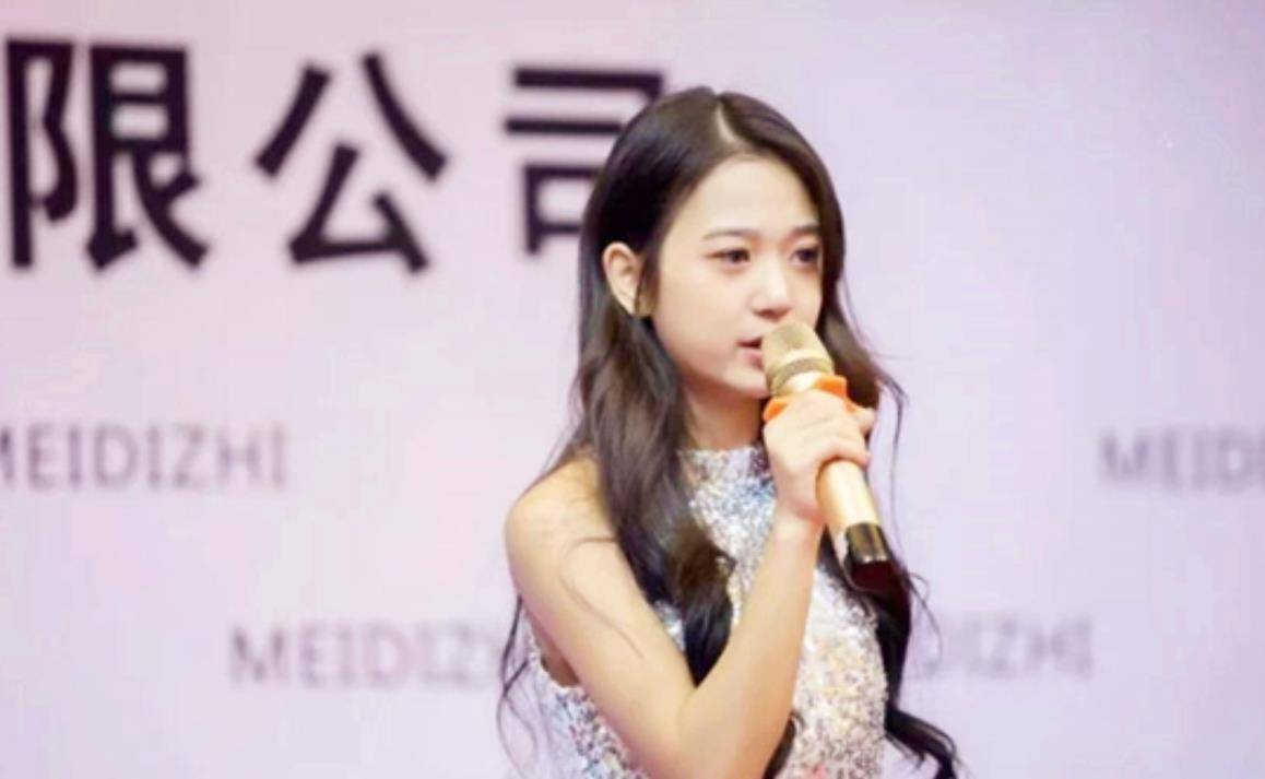 她是小学未毕业的"董事长",23岁拥有78亿身家,人生履历全靠编_张曼如