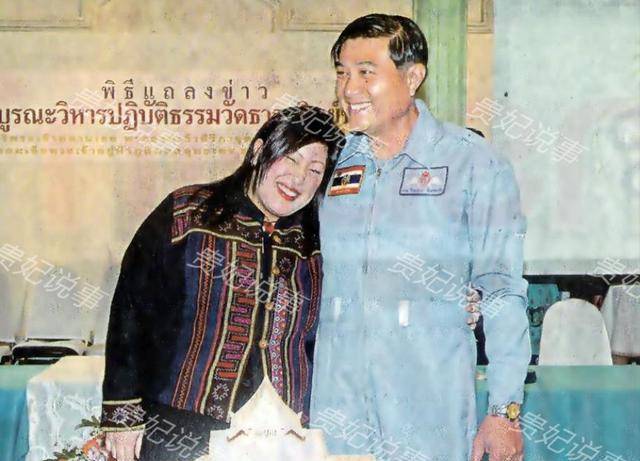 原创泰国胖公主好爱美200斤修成网红脸公务照暴露真实体重