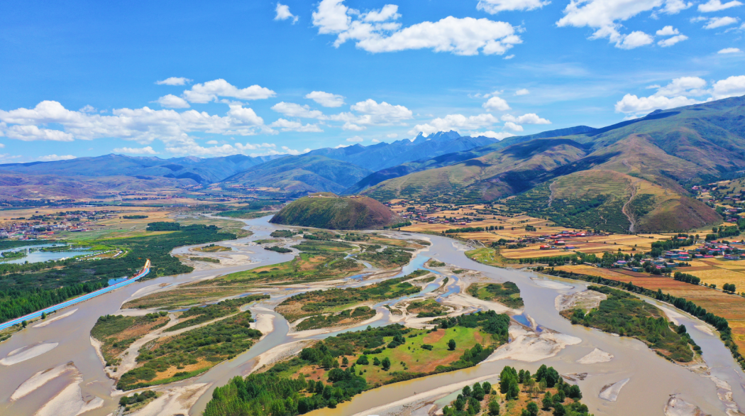 旅遊四川走遍甘孜山河描繪地理脈絡