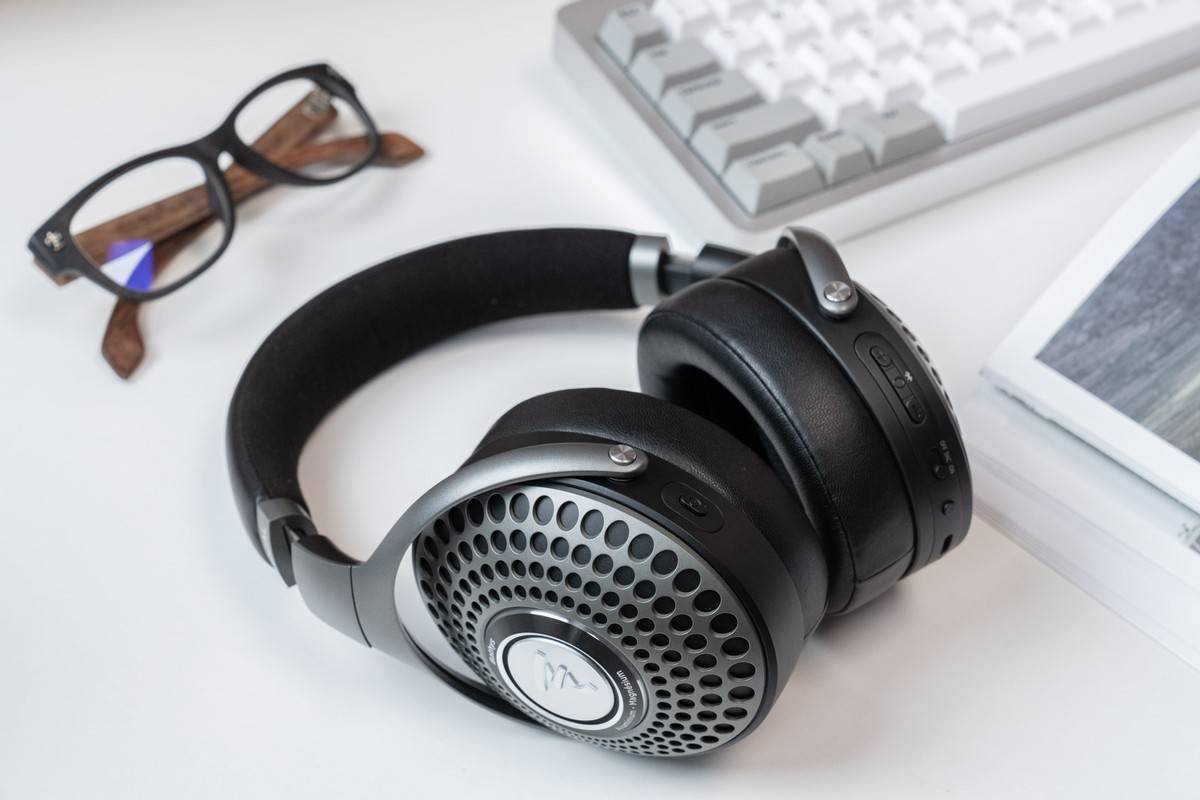 原创法国劲浪focalbathys深海潜艇蓝牙乌音乐发烧友的耳机新宠