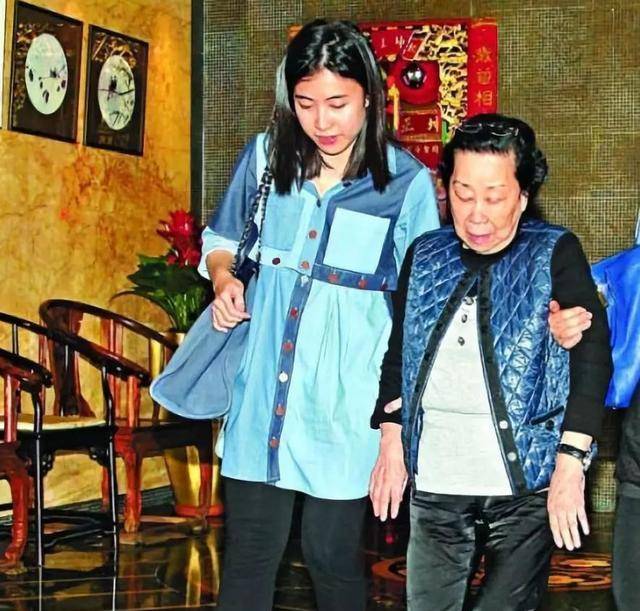 长相一般,凭什么胜过李嘉欣,成为刘銮雄最后的女人_甘比_大刘_吕丽君