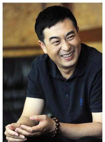 其实对于别人而言,这样走路方式非常的搞笑,但是对于张嘉译而言,这却