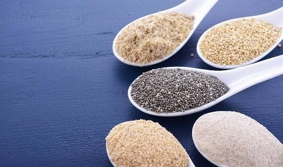 无机盐即无机化合物中的盐类,旧称矿物质,无机盐是存在于体内和食物中