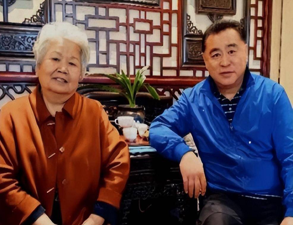 邢质斌近照,变化太大,网友:我的天呐!成白发苍苍的老太太了啊