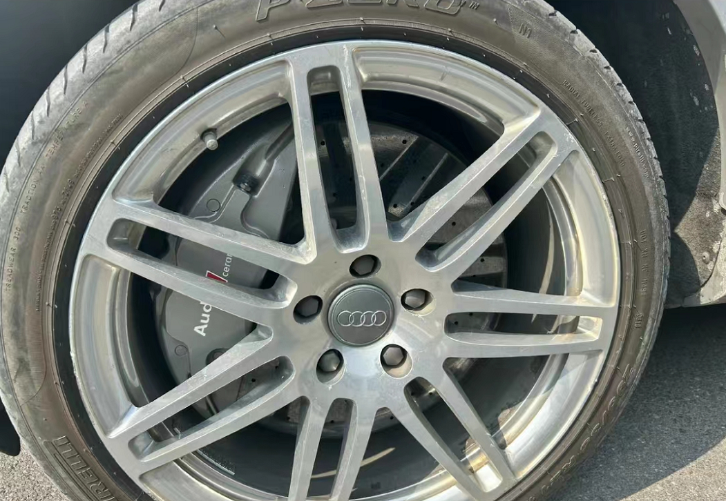 河南12缸奥迪q7火了!2012年落地257万,看到仪表盘:这是摆件?