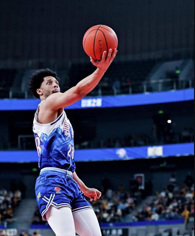 新疆篮球解密:威金顿的智慧与进攻之道