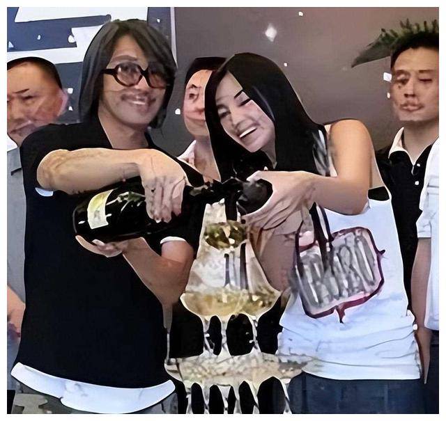 周星驰邀请赵丽娜李佳悦合影新作邀请曝光与照片回应