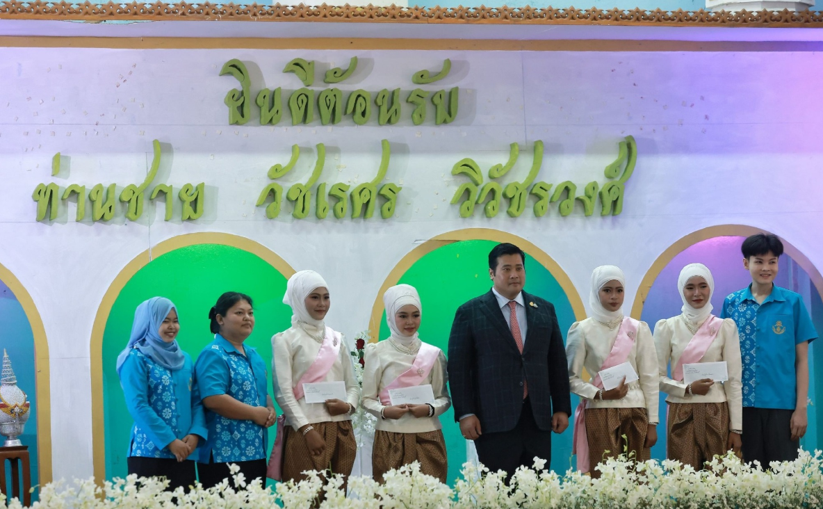 3月初上周,哇集拉隆功国王和余瓦达的次子vacharaesorn vivacharawong