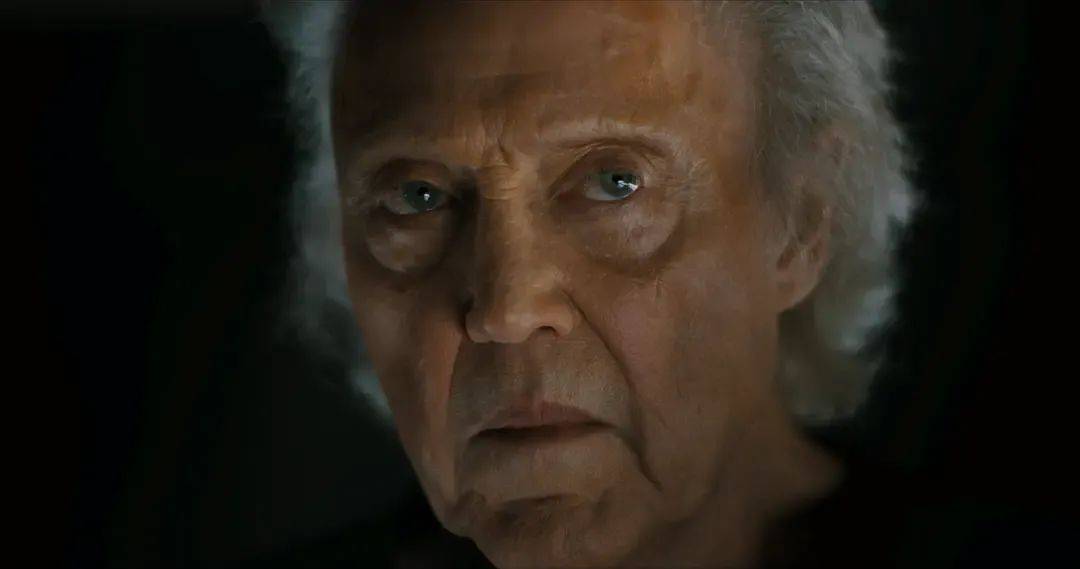 "帕迪莎野心强大,杀死父亲上位,却妒贤嫉能,杀死了男主的父亲雷托公爵