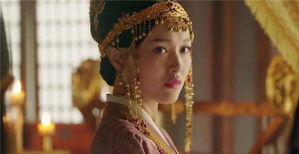 政局稳定时期,皇太后萧绰让自己的儿子,当时的皇帝耶律隆绪将韩德让以