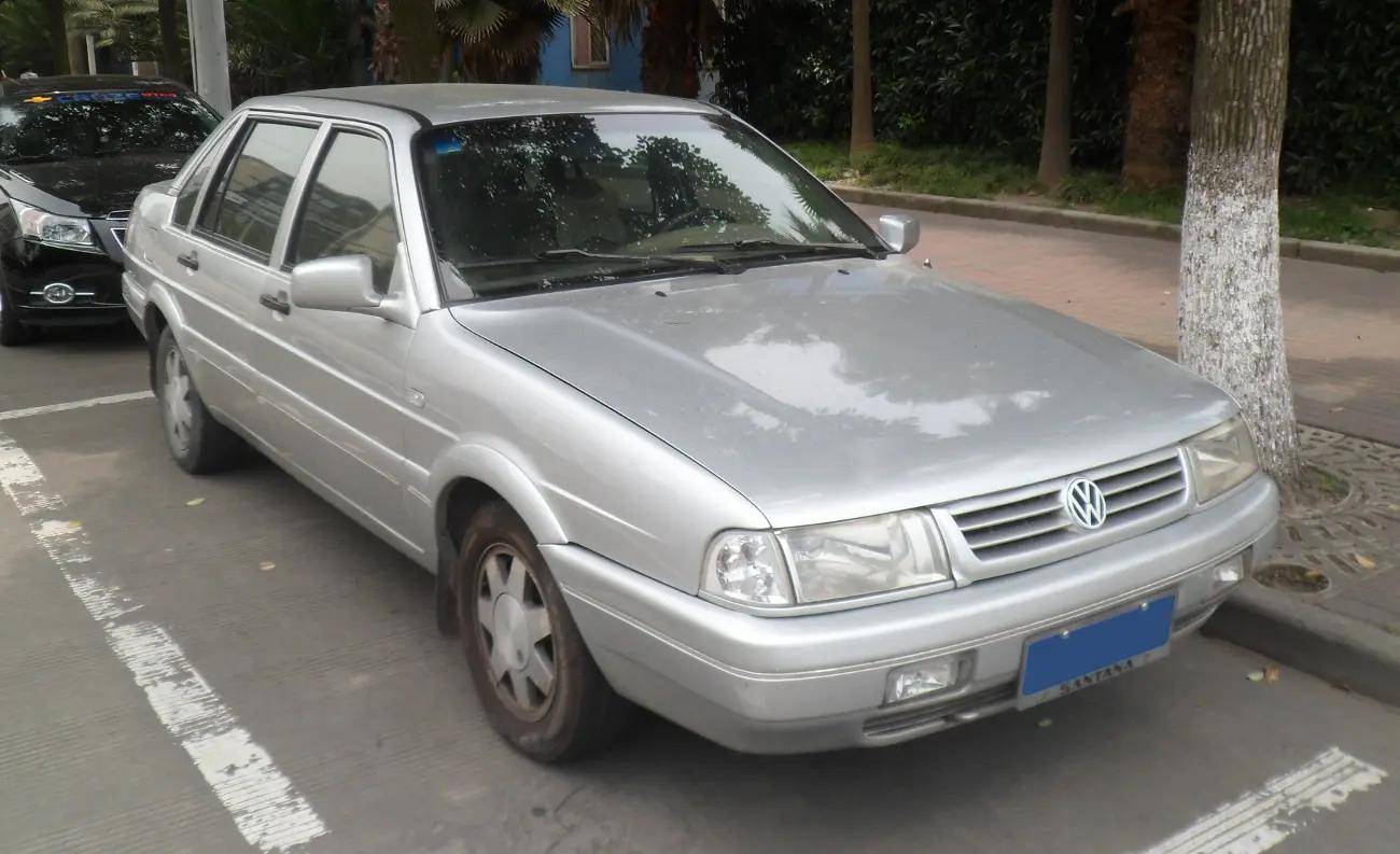 在新世纪后,上汽大众又推出了桑塔纳3000和桑塔纳志俊,相比桑塔那2000