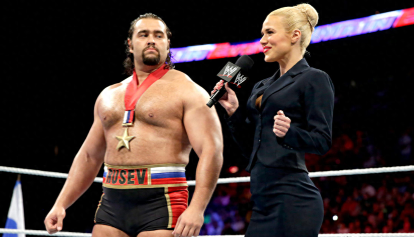 前 wwe 选手鲁塞夫和拉娜在 nxt 期间相识,很快就成为情侣,形影不离.