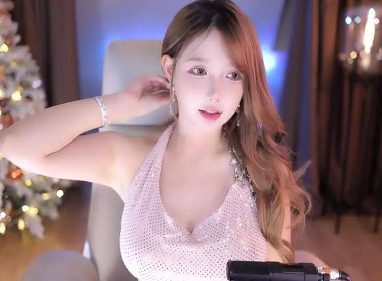 自证米娜透露自己的月收入不会为钱出卖身体更不会拍摄不雅照片