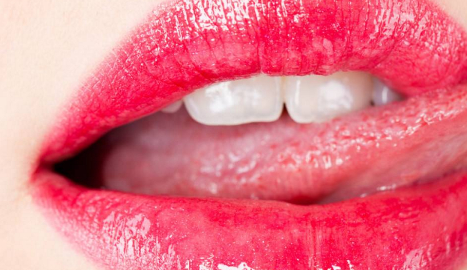 舌头发硬,发麻的情况在脑梗患者中会经常出现,并且有可能会伴随着说话