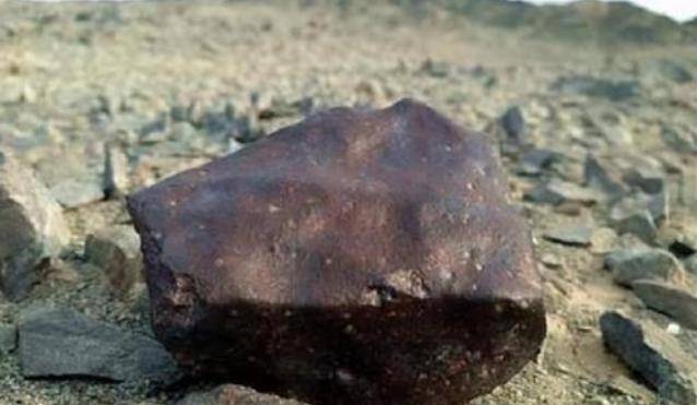 原创国家出价每克拉一万元悬赏陨石女孩5年捡400公斤一颗不卖