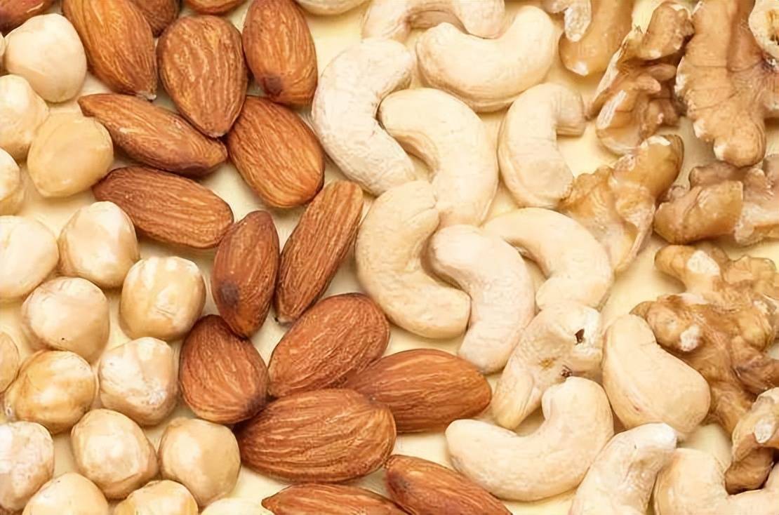 坚果豆类被认为是有效的食物,为头发提供营养,促进正常生长.