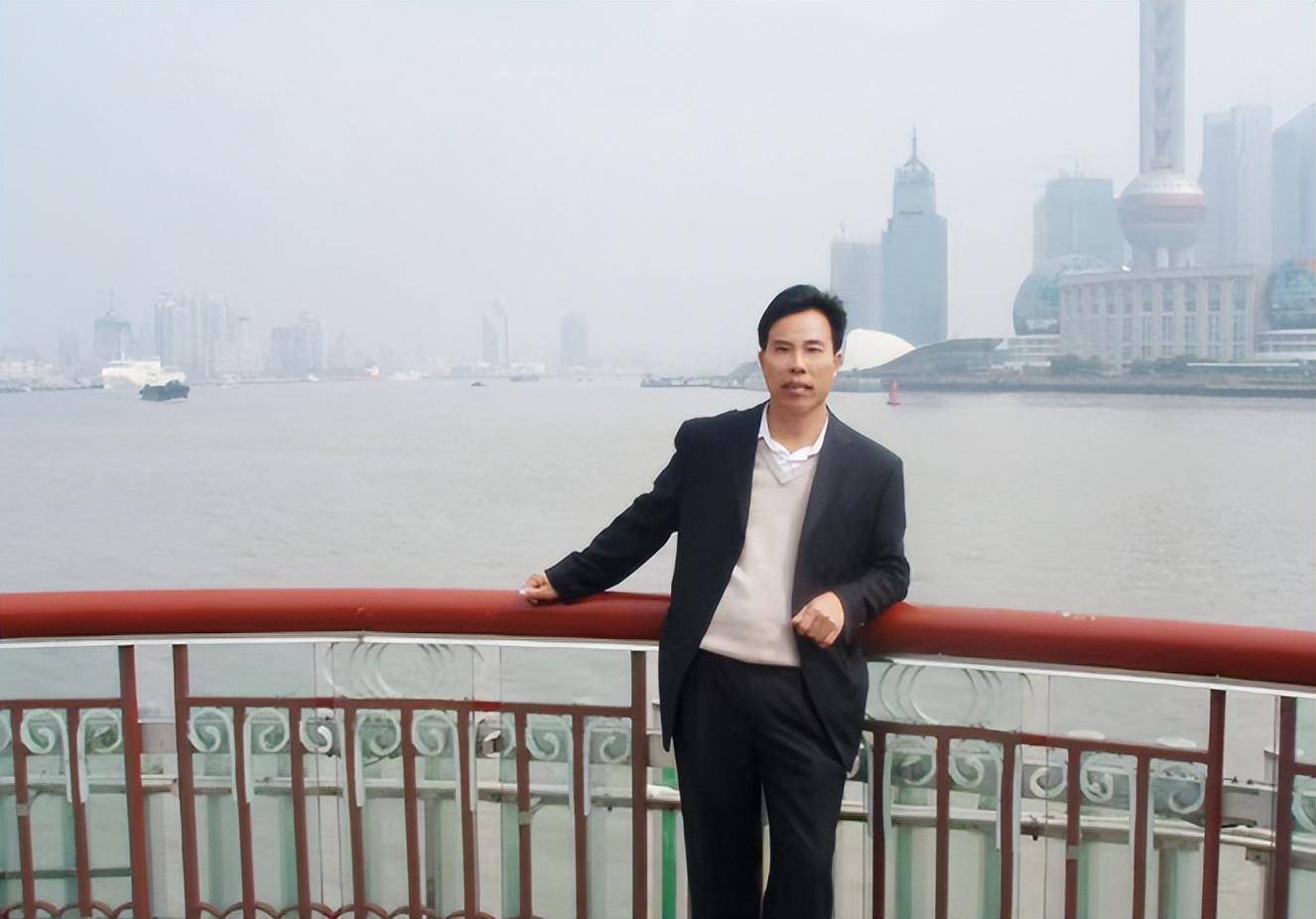 发展科学演绎人生记中国罗家推算通书第八代传人罗怀新