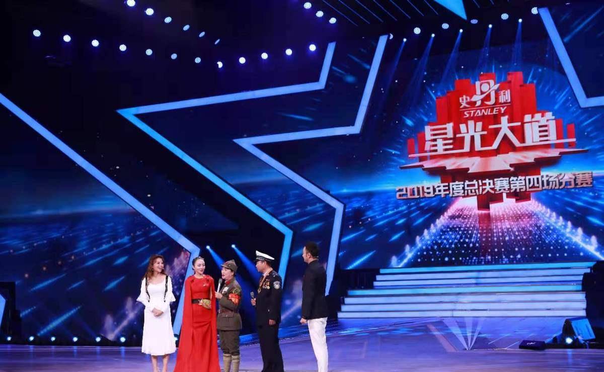 能被星光大道邀请他们俩都高兴极了,零几年时是星光大道发展发展最火