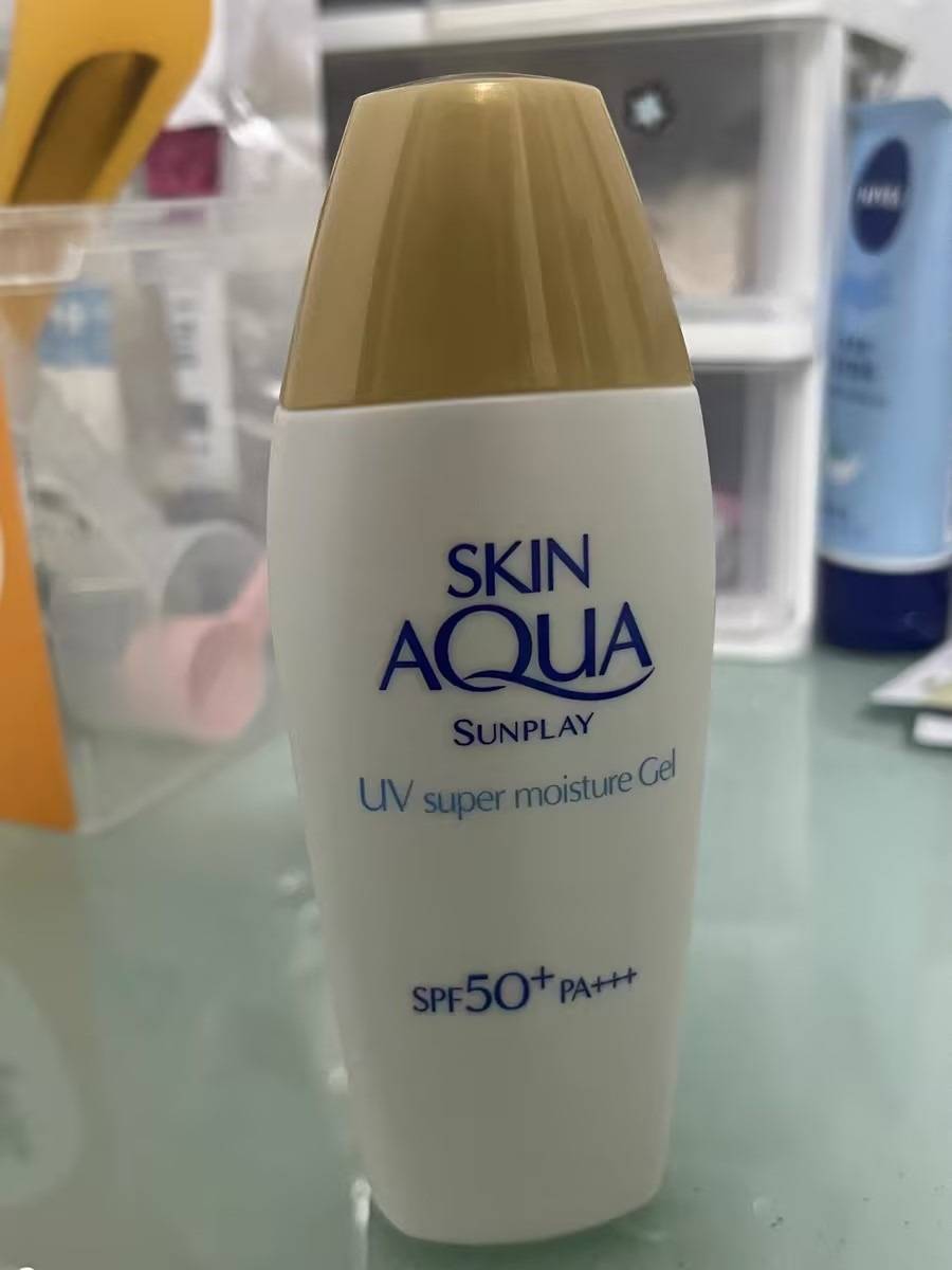 珂润防晒霜对敏感肌特别的友好,是一个纯物理防晒,肤感是很温和的不