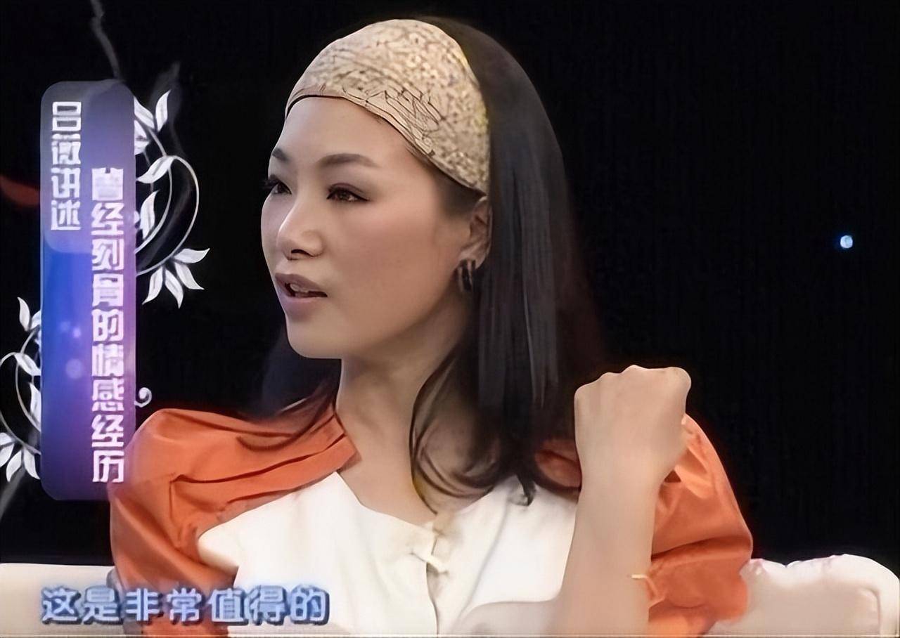 她被誉为军中花仙子,连续15年上春晚,男友患癌离世,52岁仍单身_吕薇