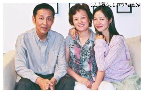 陈格,父亲是知名影星陈道明,母亲是央视主持人杜宪,出身名门望族,家庭