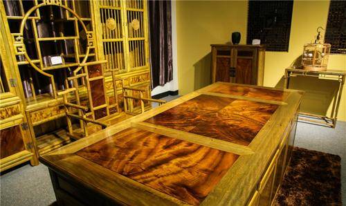 湖北那间网传8亿金丝楠木屋没有捐国家老人卖了多少钱