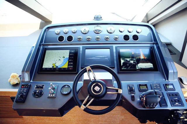 游艇驾驶按键太复杂?通过can keypad智控键盘可实现按键开关一体化!