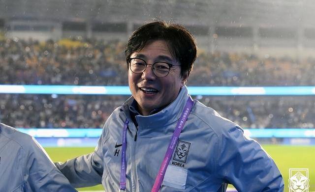 居然成为了韩国国家男子足球队的代理主教练